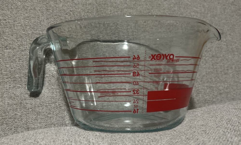 VTG Pyrex 8 Cup 2 Qt 2000mL Glass Measuring Batter Bowl Red Made USA